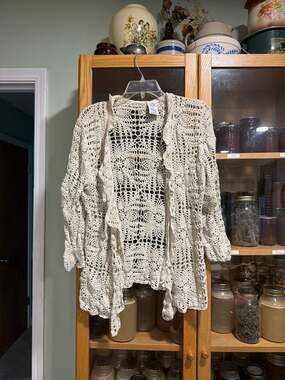 White Stag Vintage Open Knit Crochet Ruffle Front Cardigan Stone XL
